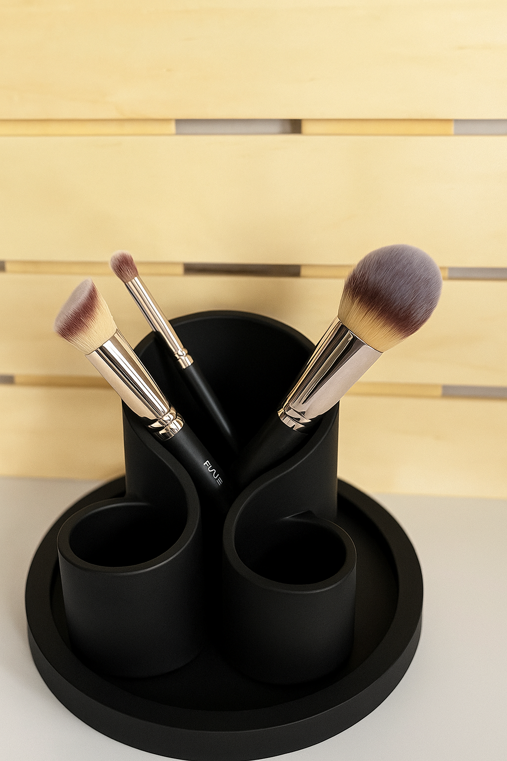 The Laila brush holder