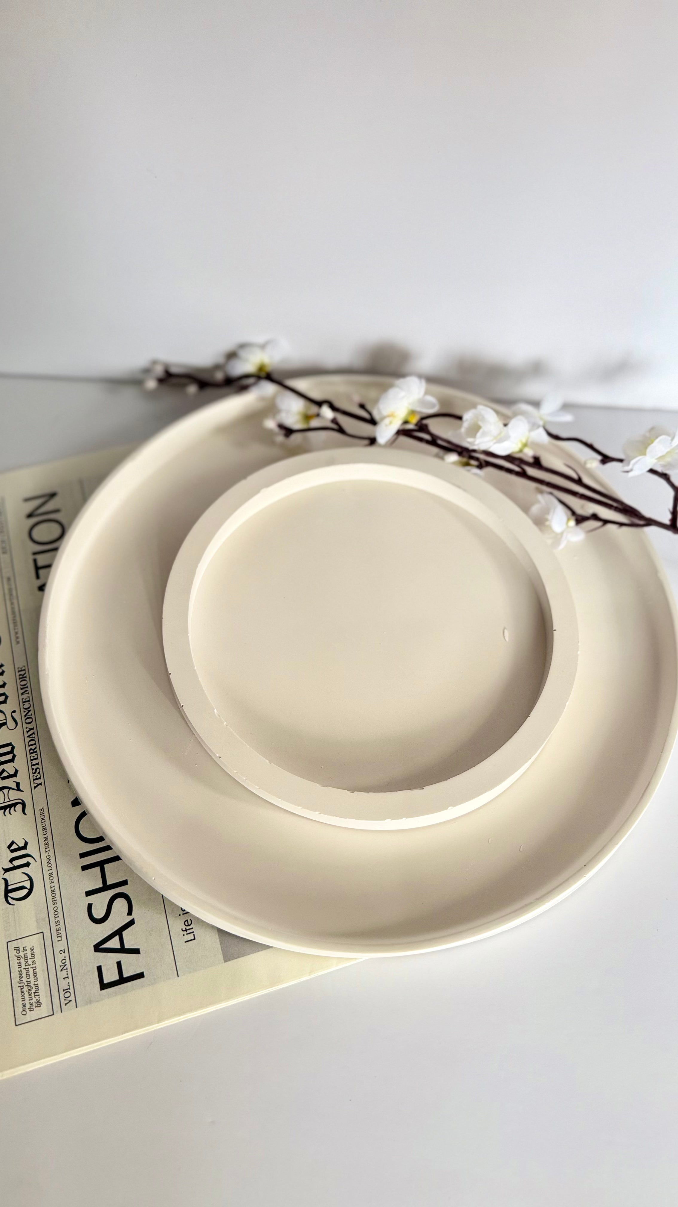 Round decorative tray