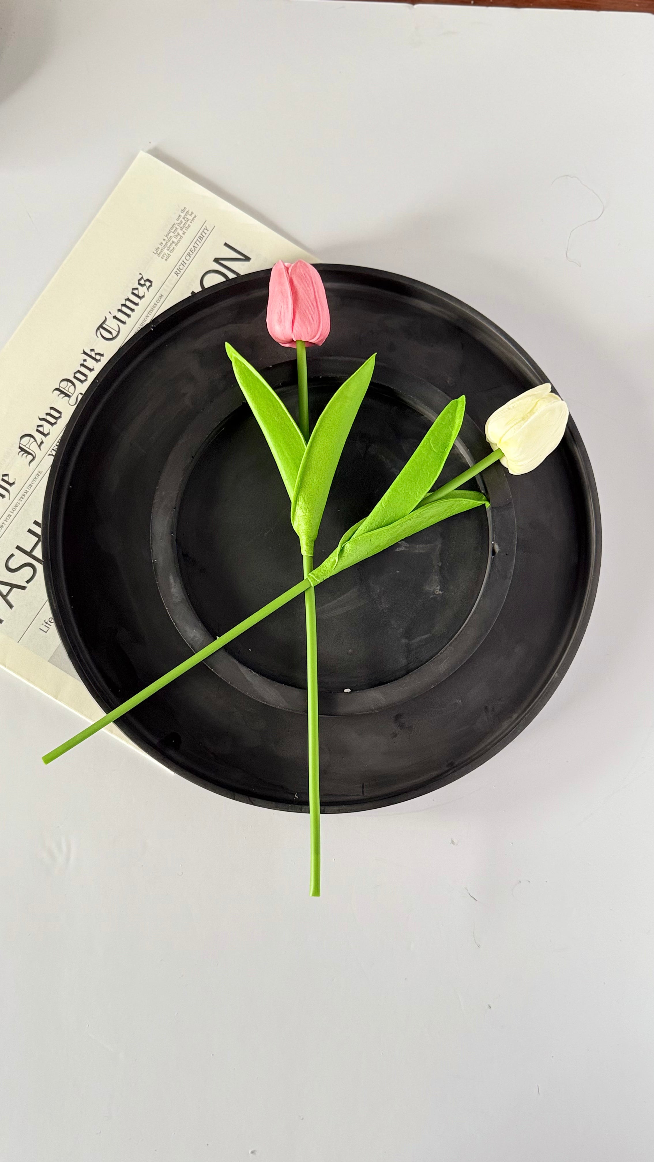 Round decorative tray