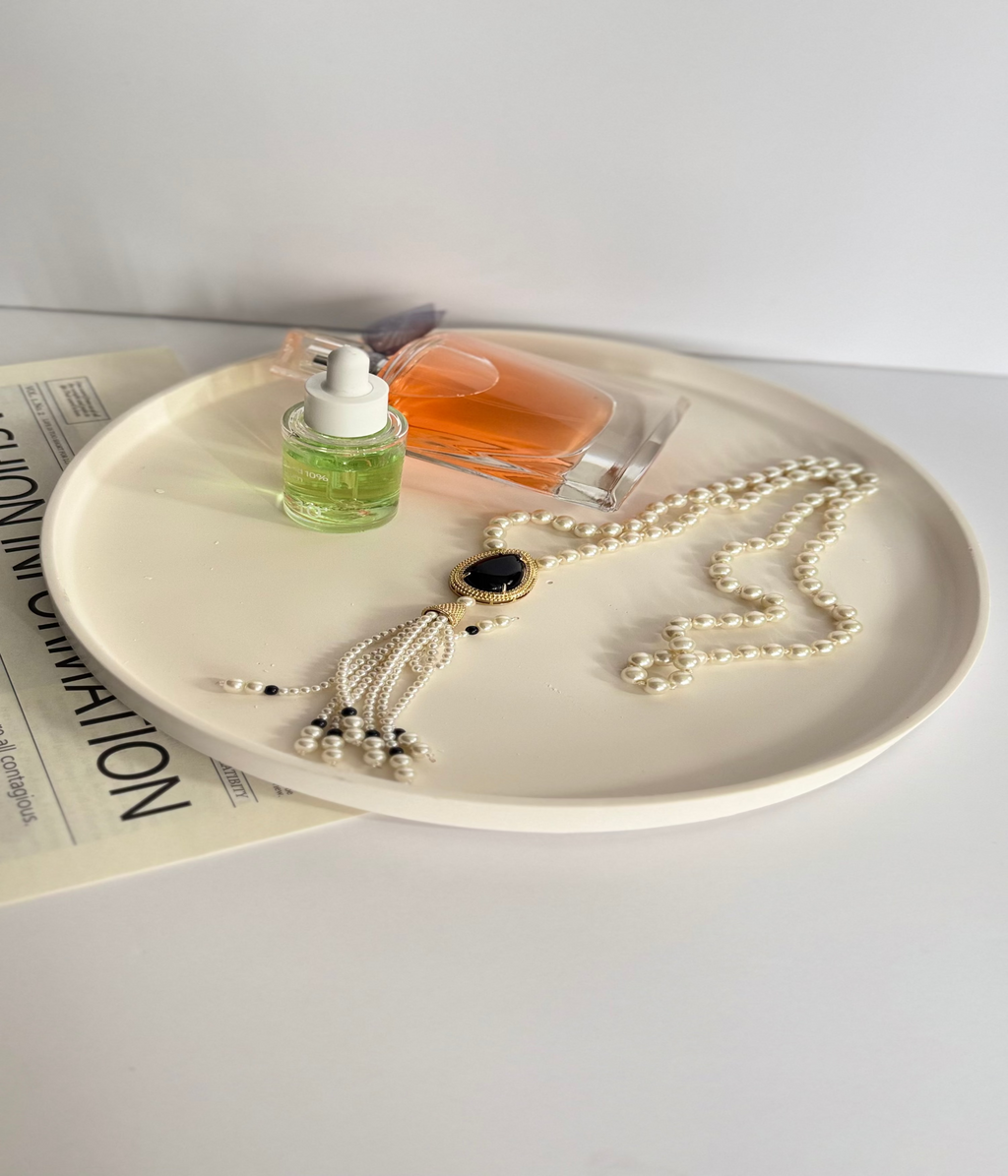 Round  decorative tray