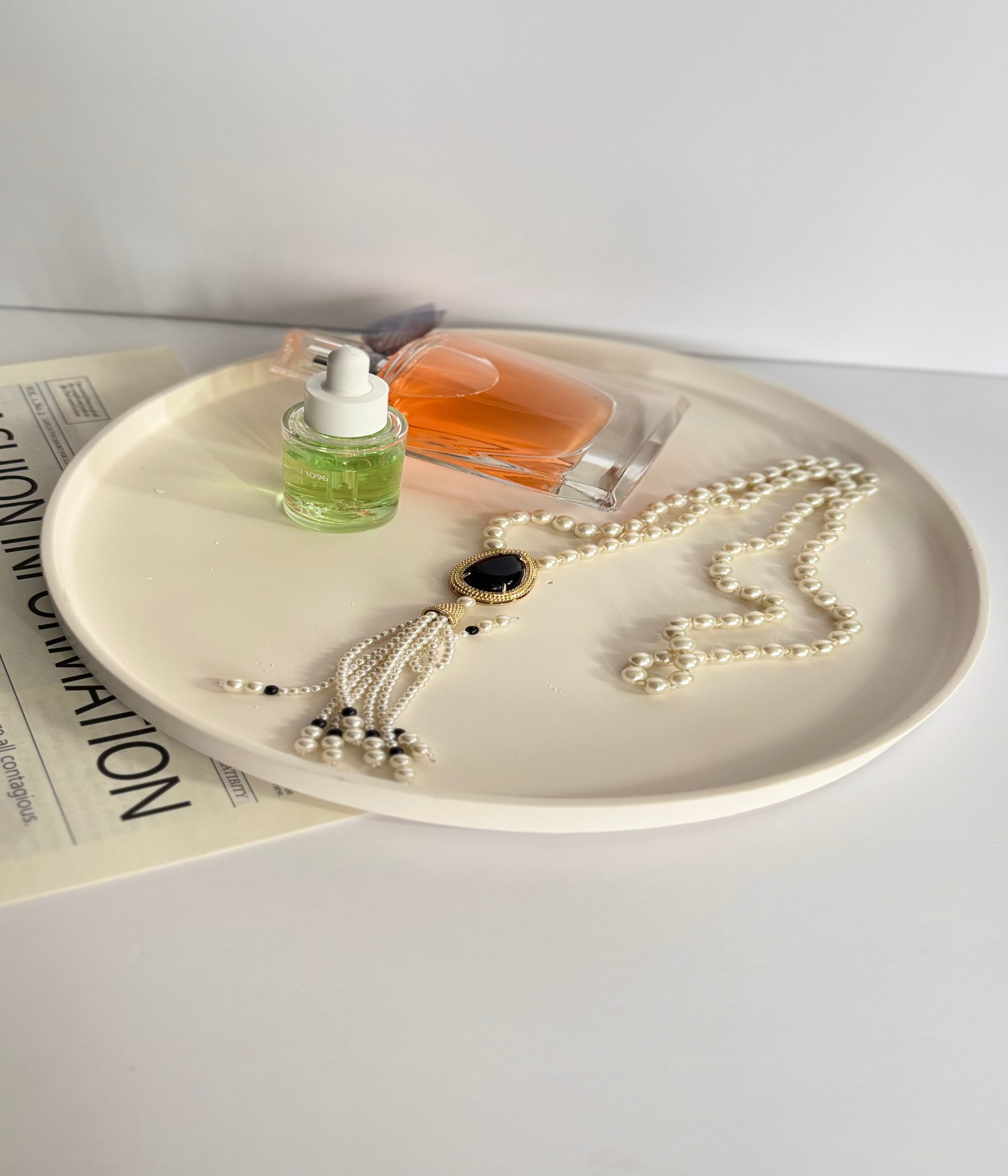 Round  decorative tray